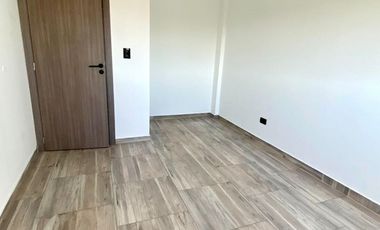 DEPARTAMENTO 2 AMBIENTES AL FRENTE A ESTRENAR CON BALCÓN Y COCHERA. EDIFICIO CON GIMNASIO, TERRAZA Y PARRILLA