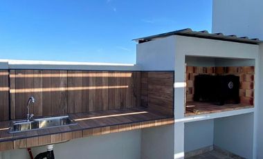 DEPARTAMENTO 2 AMBIENTES AL FRENTE A ESTRENAR CON BALCÓN Y COCHERA. EDIFICIO CON GIMNASIO, TERRAZA Y PARRILLA