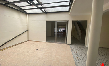 casa-local en arriendo en estadio. Cod A4544