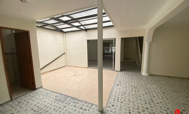 casa-local en arriendo en estadio. Cod A4544