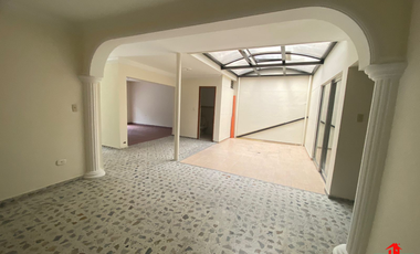 casa-local en arriendo en estadio. Cod A4544