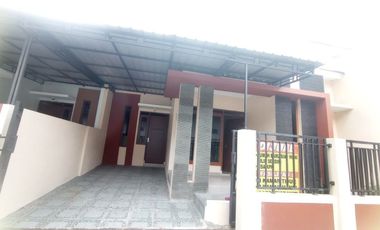 RUMAH SIAP HUNI 3 KAMAR TIDUR 1 LANTAI HANYA 2 KM DARI LOTTE MART