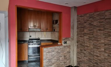 DUPLEX DE 3 AMBIENTES, LATERAL