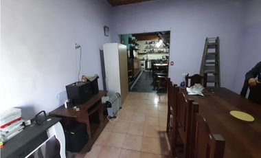 LOCAL AMPLIO CON BAÑO. EXCELENTE VISTA COMERCIAL. CON VIVIENDA