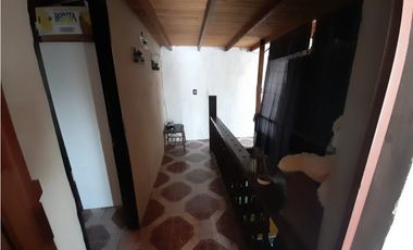 LOCAL AMPLIO CON BAÑO. EXCELENTE VISTA COMERCIAL. CON VIVIENDA