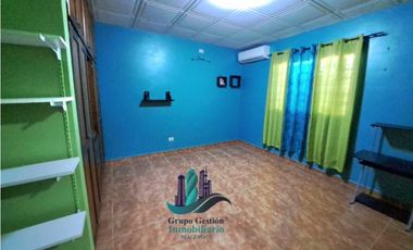 VENDO CASA FAMILIAR EN LOS ALGARROBOS