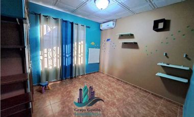 VENDO CASA FAMILIAR EN LOS ALGARROBOS