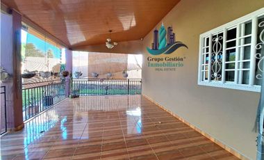 VENDO CASA FAMILIAR EN LOS ALGARROBOS