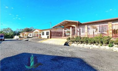 VENDO CASA FAMILIAR EN LOS ALGARROBOS