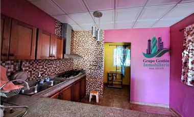 VENDO CASA FAMILIAR EN LOS ALGARROBOS