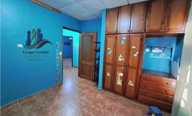 VENDO CASA FAMILIAR EN LOS ALGARROBOS