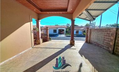 VENDO CASA FAMILIAR EN LOS ALGARROBOS
