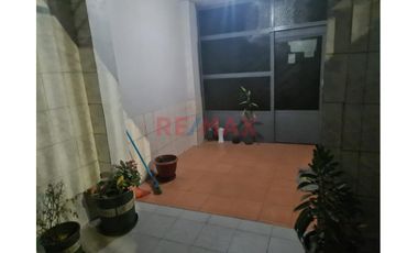 Linda Casa De 3 Pisos En Venta En Av Principal