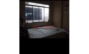 Linda Casa De 3 Pisos En Venta En Av Principal