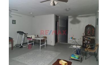 Linda Casa De 3 Pisos En Venta En Av Principal