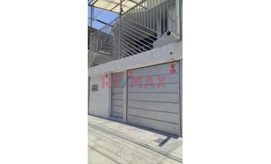 Linda Casa De 3 Pisos En Venta En Av Principal