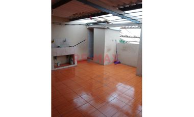 Linda Casa De 3 Pisos En Venta En Av Principal