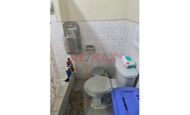 Linda Casa De 3 Pisos En Venta En Av Principal