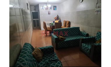 Linda Casa De 3 Pisos En Venta En Av Principal