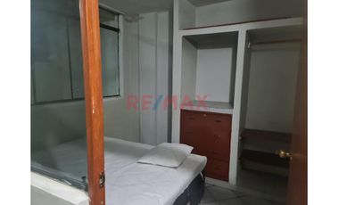 Linda Casa De 3 Pisos En Venta En Av Principal
