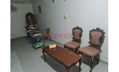Linda Casa De 3 Pisos En Venta En Av Principal