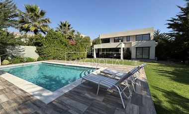 Casa en venta de 6 dorm. en Colina