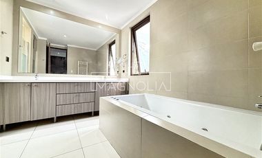 Casa en venta de 6 dorm. en Colina