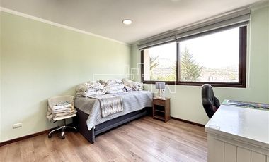 Casa en venta de 6 dorm. en Colina