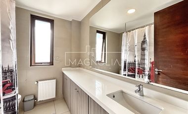 Casa en venta de 6 dorm. en Colina
