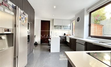 Casa en venta de 6 dorm. en Colina