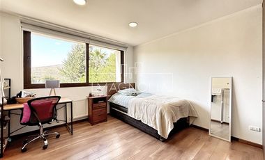 Casa en venta de 6 dorm. en Colina