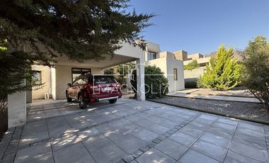 Casa en venta de 6 dorm. en Colina