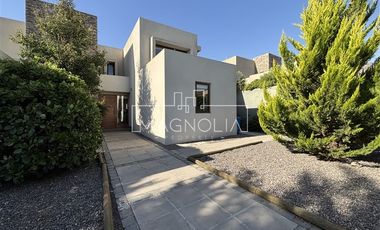 Casa en venta de 6 dorm. en Colina