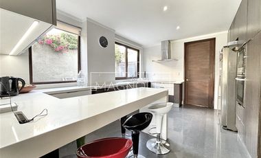 Casa en venta de 6 dorm. en Colina