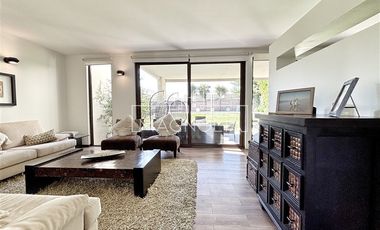 Casa en venta de 6 dorm. en Colina