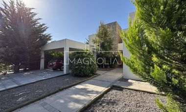 Casa en venta de 6 dorm. en Colina