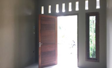 Rumah minimalis asri dekat kampus UNY Wates