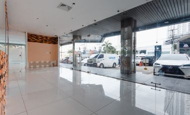 SE ALQUILA LOCAL EN OBARRIO >>VIA PRINCIPAL<<