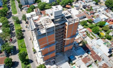 Departamento de pozo en venta 3 dormitorios 3 baños balcón 115 mts 2 totales- La Plata