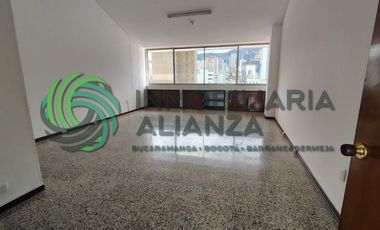 oficina en arriendo en centro. Cod A12555