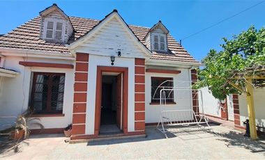 Casa en venta de 3 dorm. en Recoleta, Metro Einstein