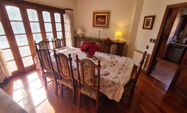 Venta - Chalet seis ambientes con piscina - Quintana 1043 - Los Troncos