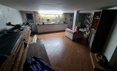 Venta - Chalet seis ambientes con piscina - Quintana 1043 - Los Troncos