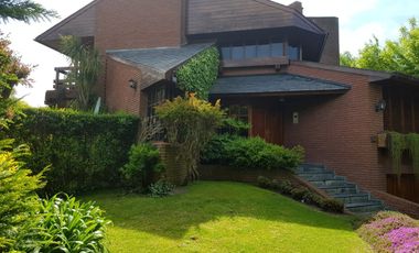 Venta - Chalet seis ambientes con piscina - Quintana 1043 - Los Troncos