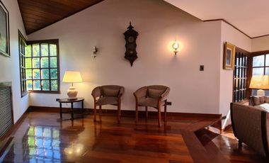 Venta - Chalet seis ambientes con piscina - Quintana 1043 - Los Troncos