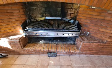 Venta - Chalet seis ambientes con piscina - Quintana 1043 - Los Troncos