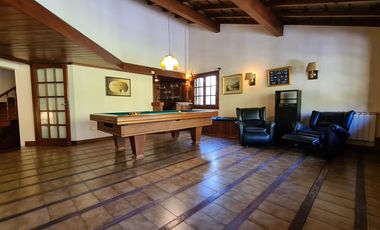 Venta - Chalet seis ambientes con piscina - Quintana 1043 - Los Troncos