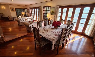 Venta - Chalet seis ambientes con piscina - Quintana 1043 - Los Troncos