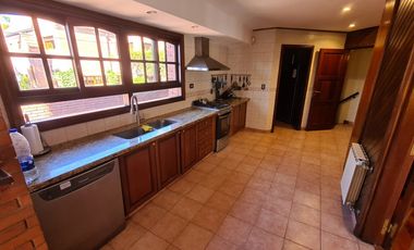 Venta - Chalet seis ambientes con piscina - Quintana 1043 - Los Troncos