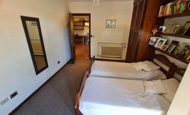 Venta - Chalet seis ambientes con piscina - Quintana 1043 - Los Troncos